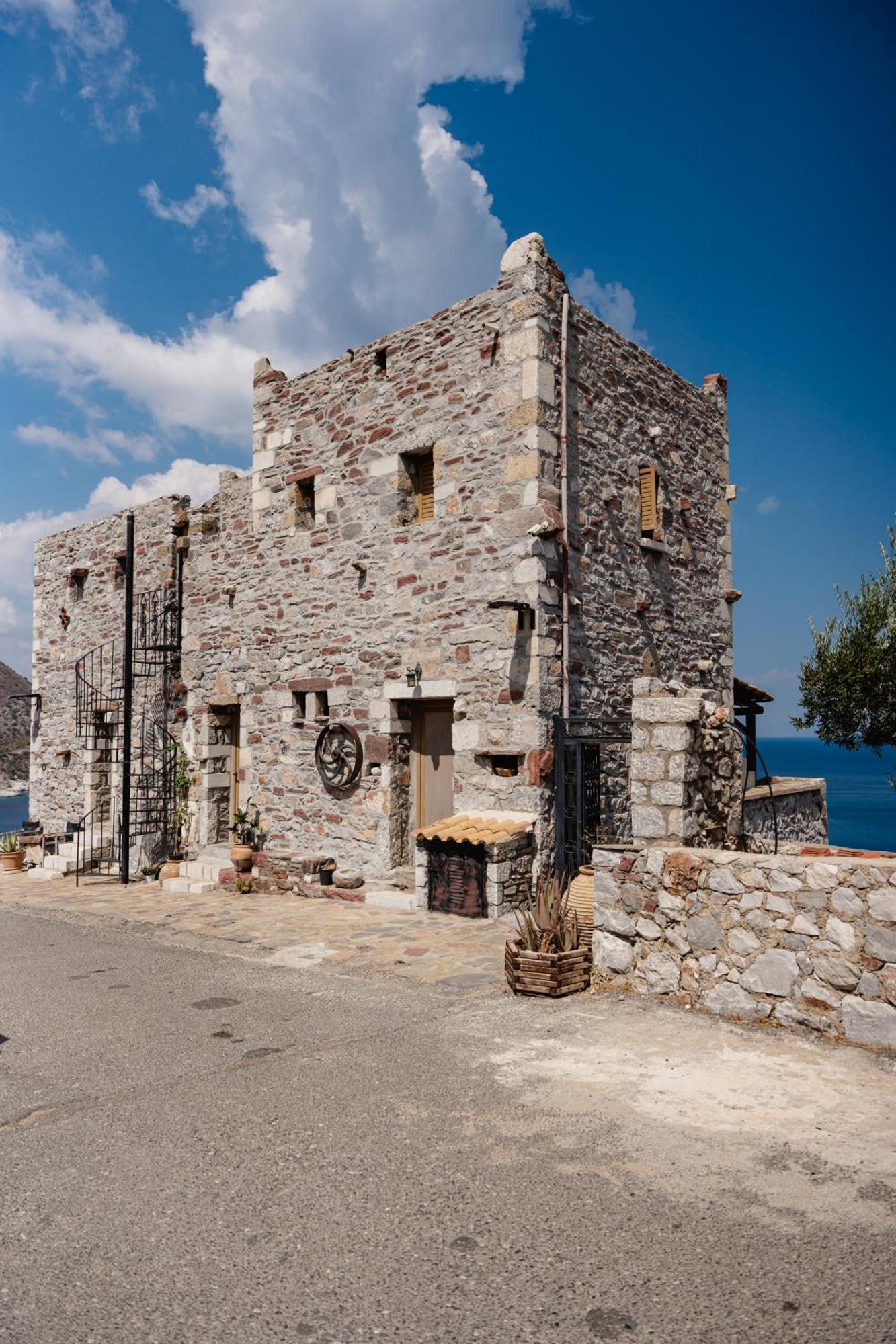 Castle Rizaraki Hotell Kokkala Exteriör bild